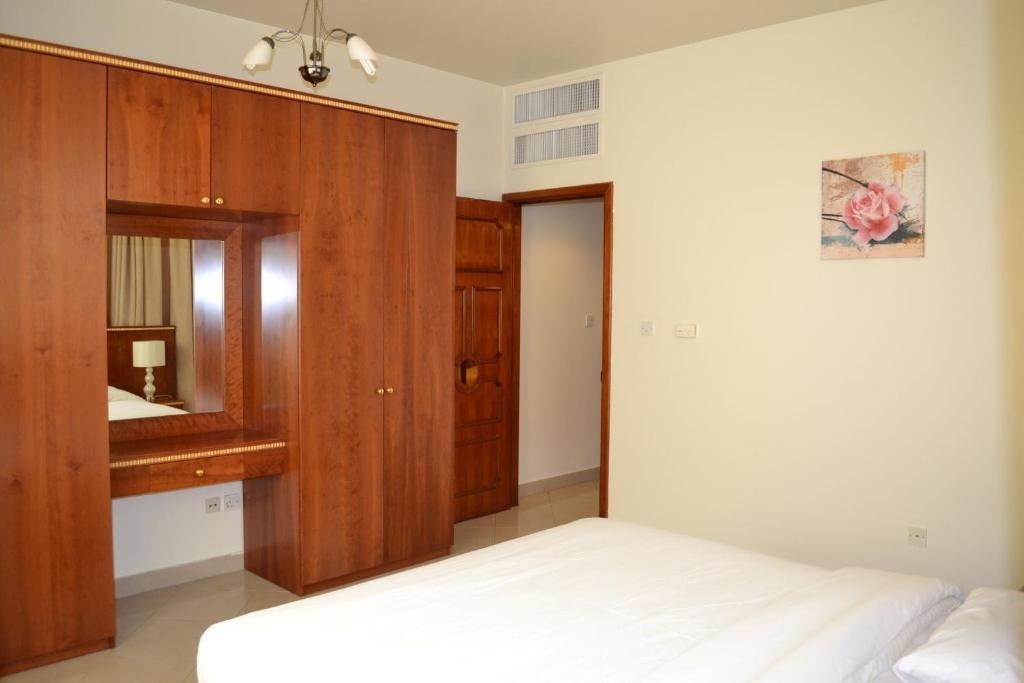 Abu Dhabi Plaza Hotel Apartments Room photo